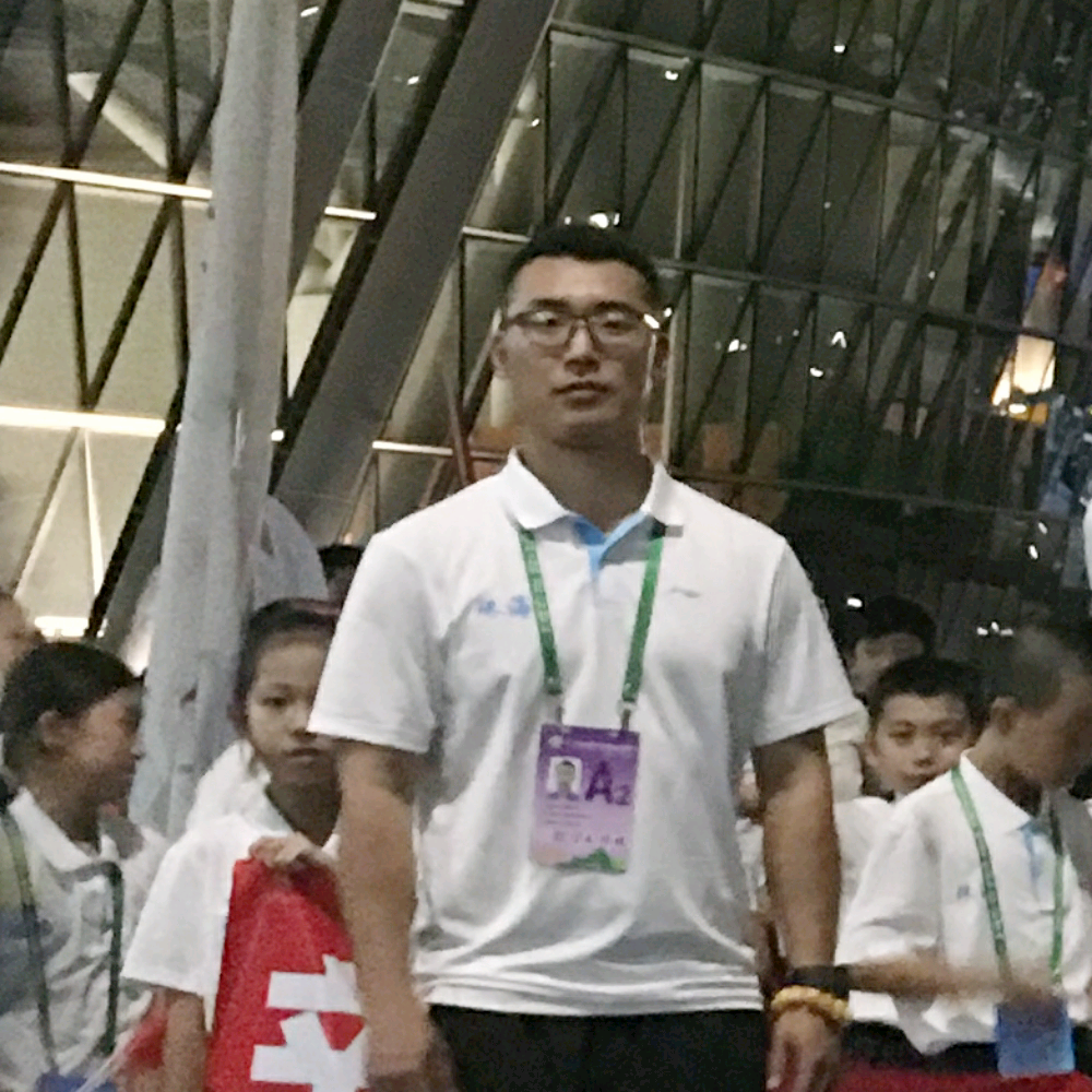倔强的背后的照片