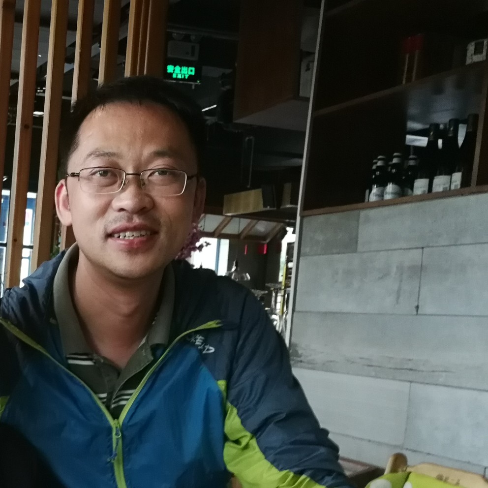 玉龙山下的照片