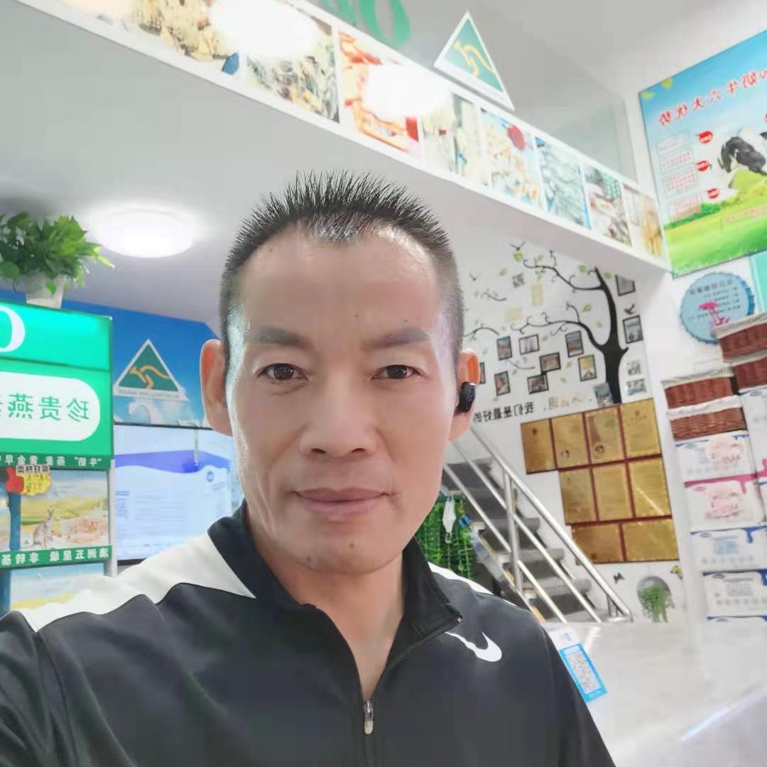 鲤鱼拿若溪的照片