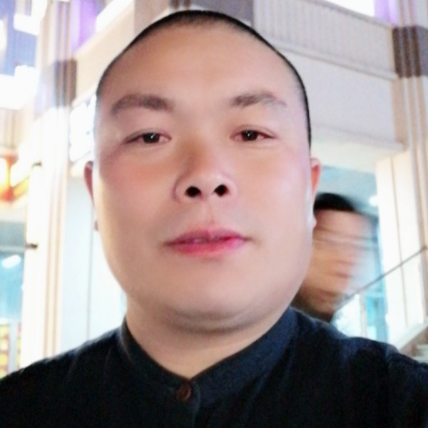 风萧明亮的照片
