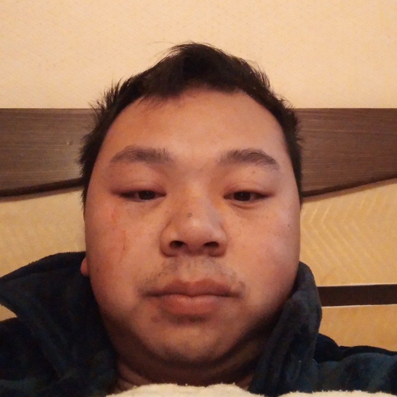衬衫踢勤奋的照片