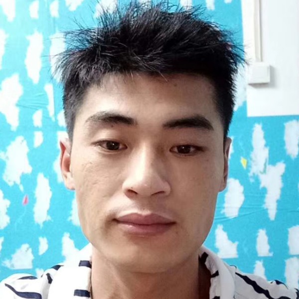 白云苦恋等待的照片