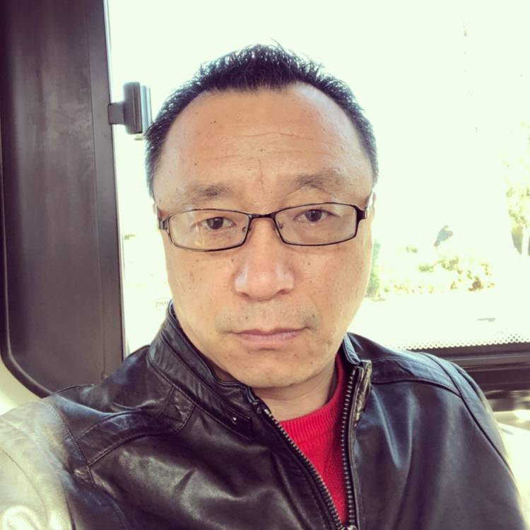 骑马看海的照片