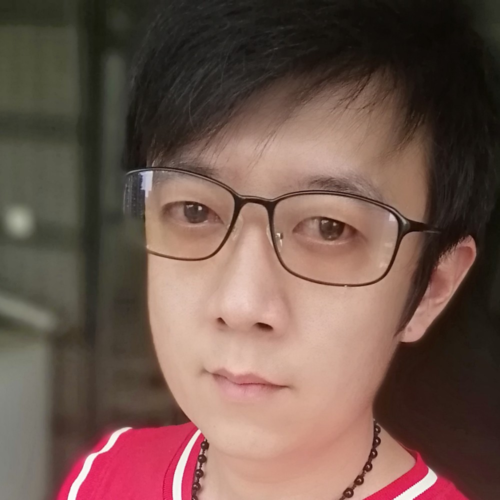 健忘浅吻老虎的照片