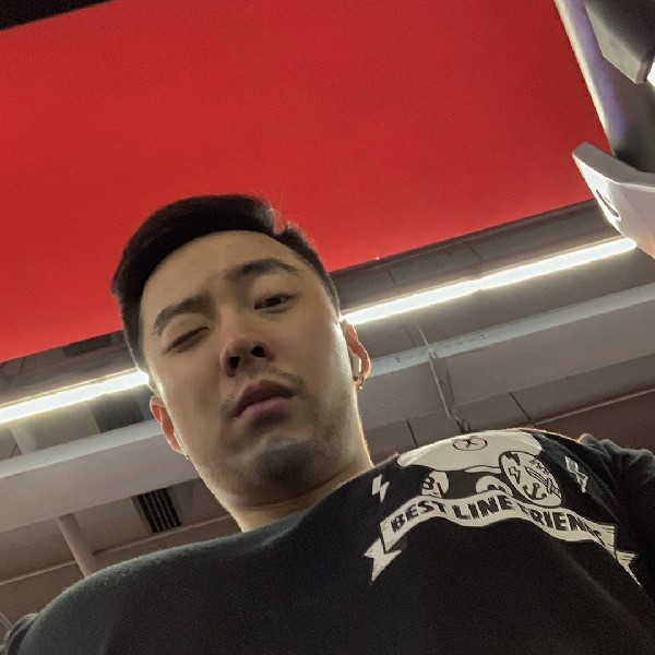 自由蹙眉书包的照片