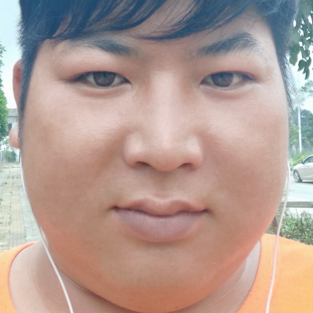 草地里泥鳅的照片