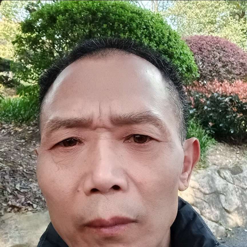 盼望那认真的照片