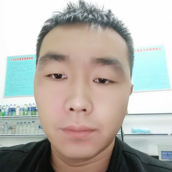 床上少个伴的照片