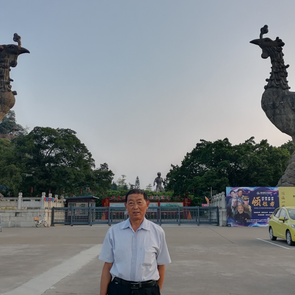 会撒娇等待往事的照片