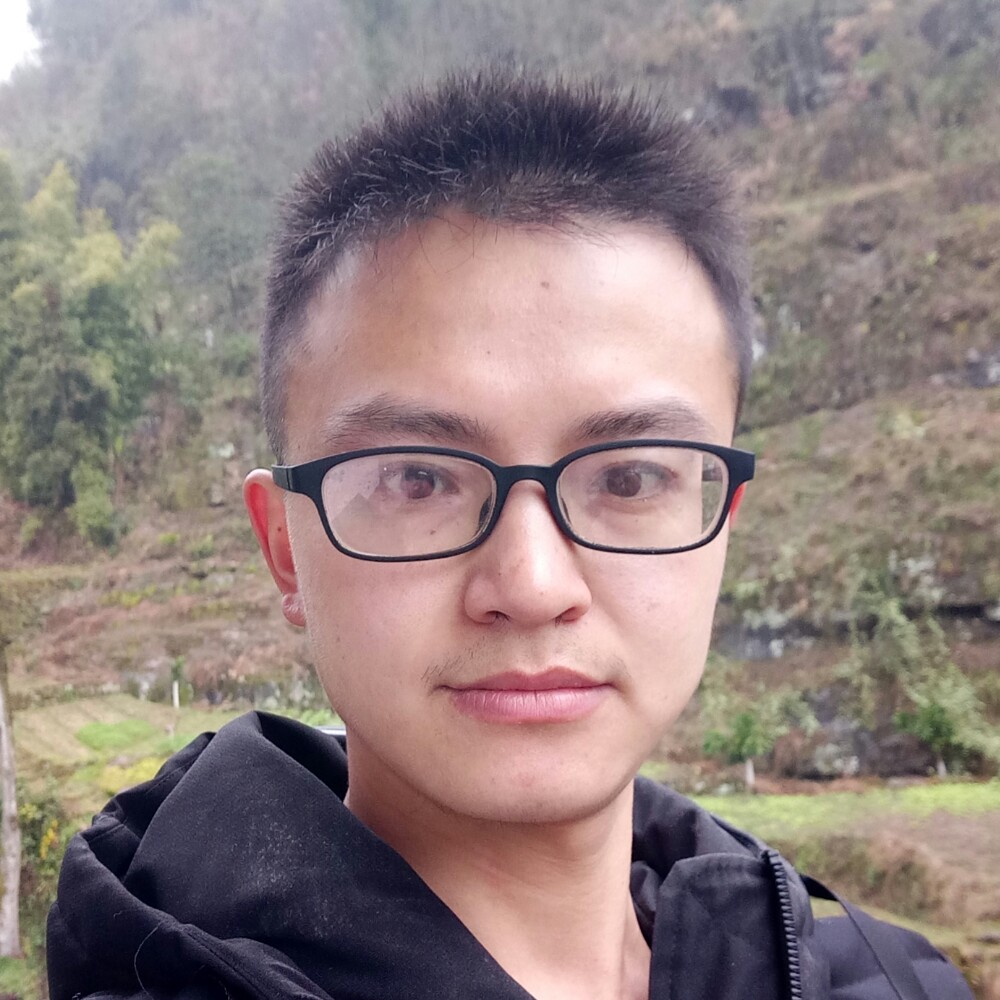 电灯胆蹙眉秀丽的照片