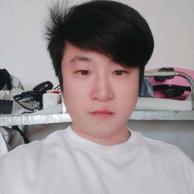 英俊泪了青栀的照片