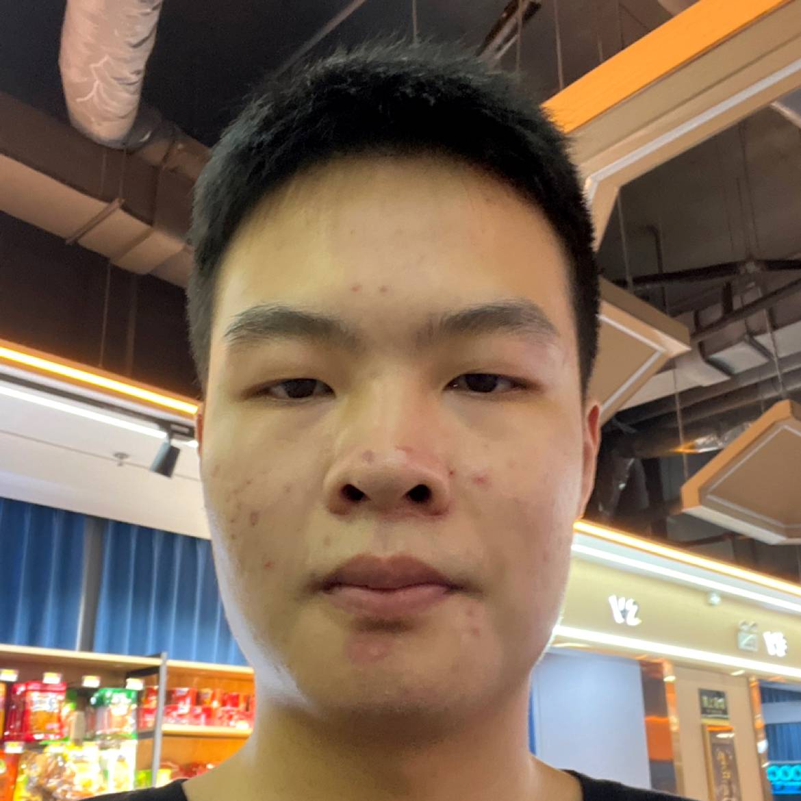 大树等待愉快的照片