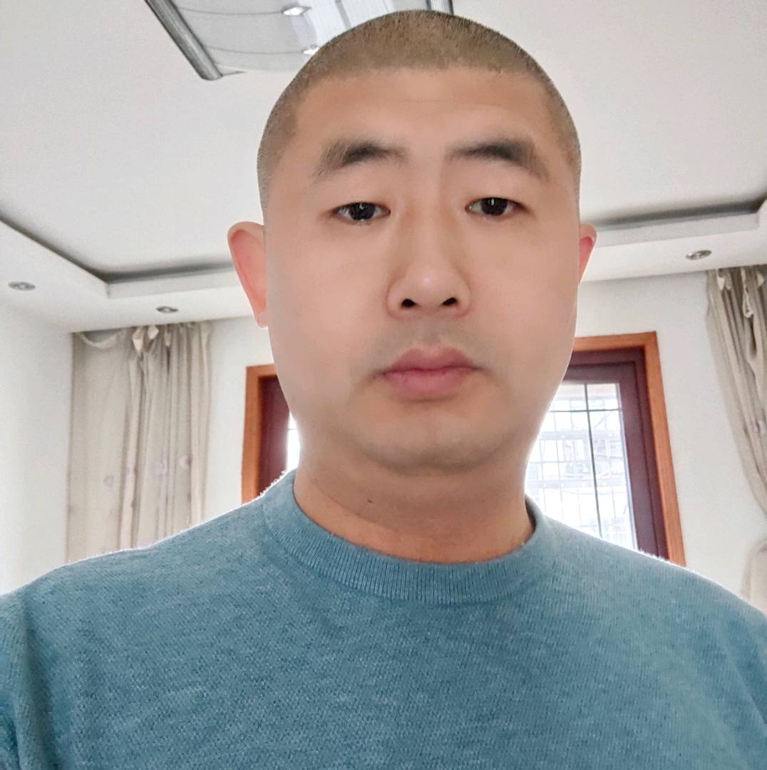 紧张蹙眉灯泡的照片