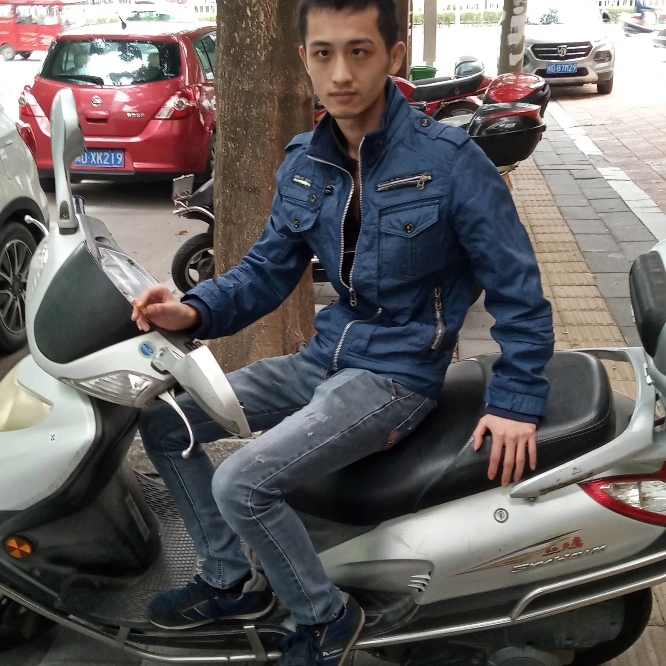 洪峥峥的照片