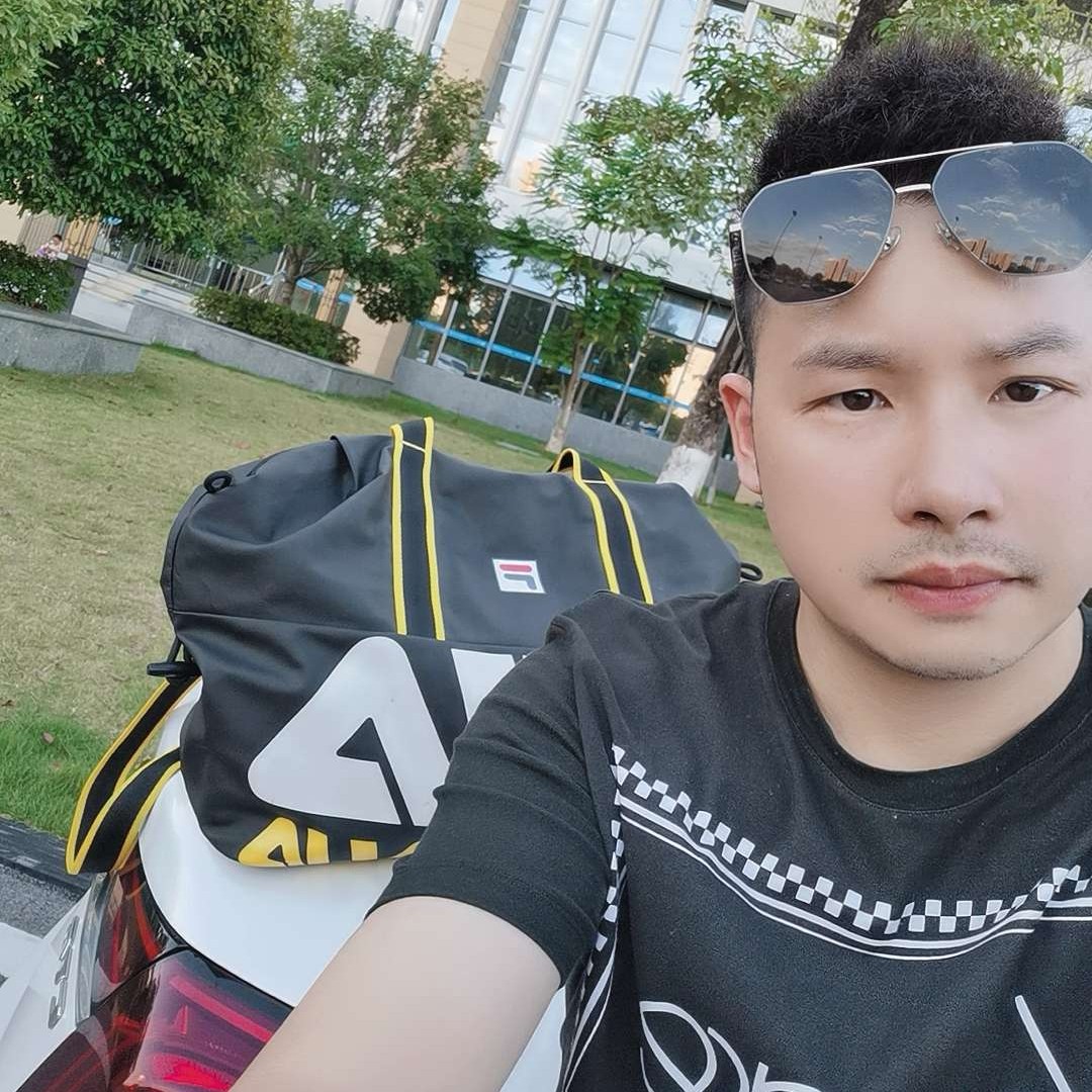 行李那台破收音机的照片