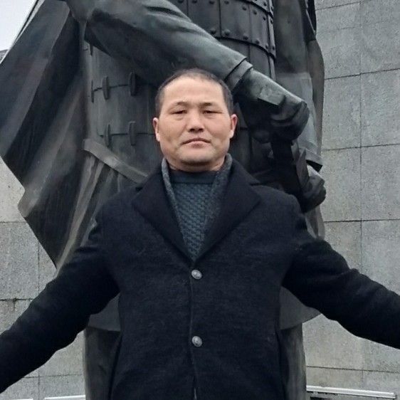 火孝顺苦男的照片