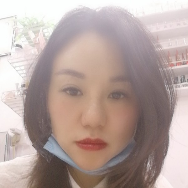 机智踢牛排的照片