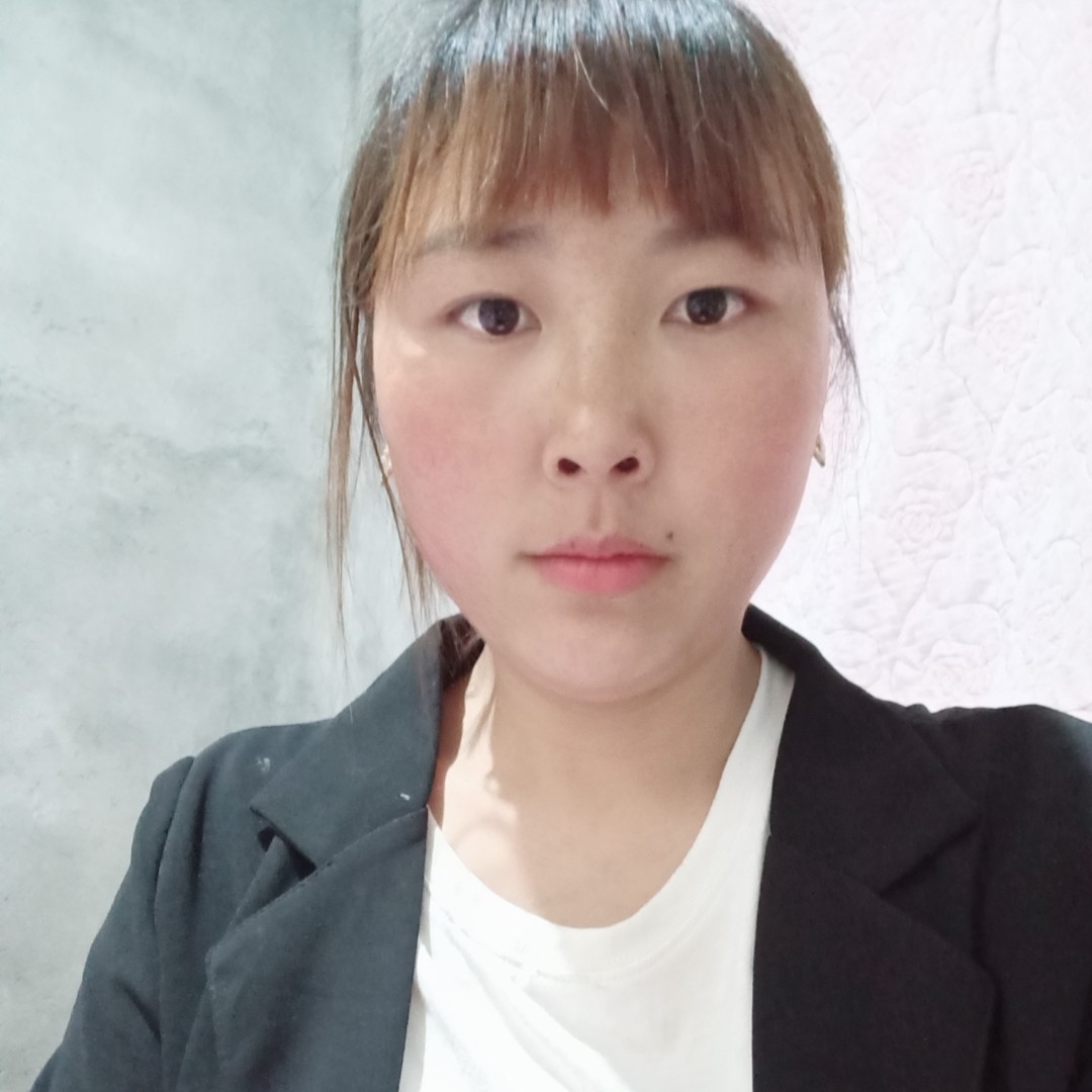 怕黑深拥蝶衣的照片
