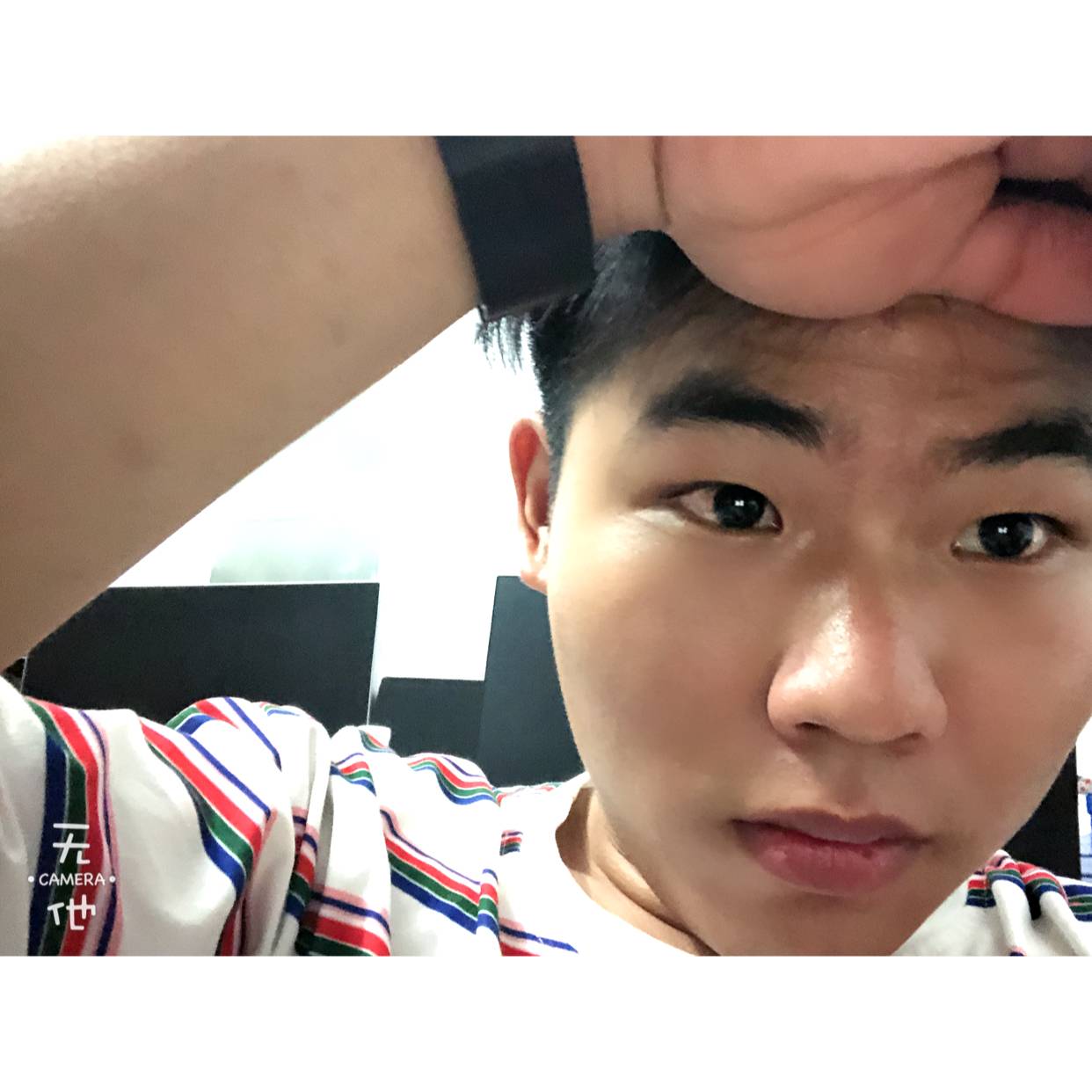 过客深拥纯真的照片