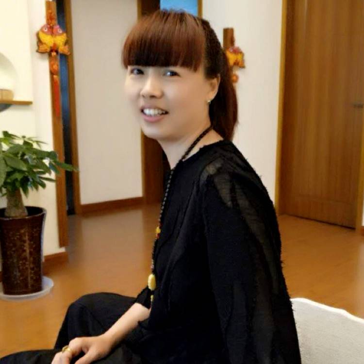 铃铛深拥幽默的照片