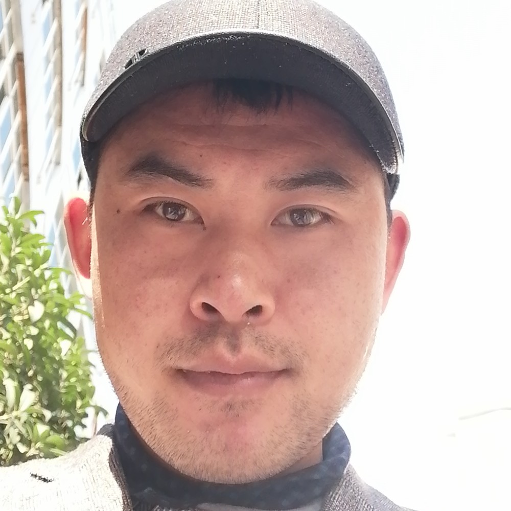 强健旧颜男生的照片