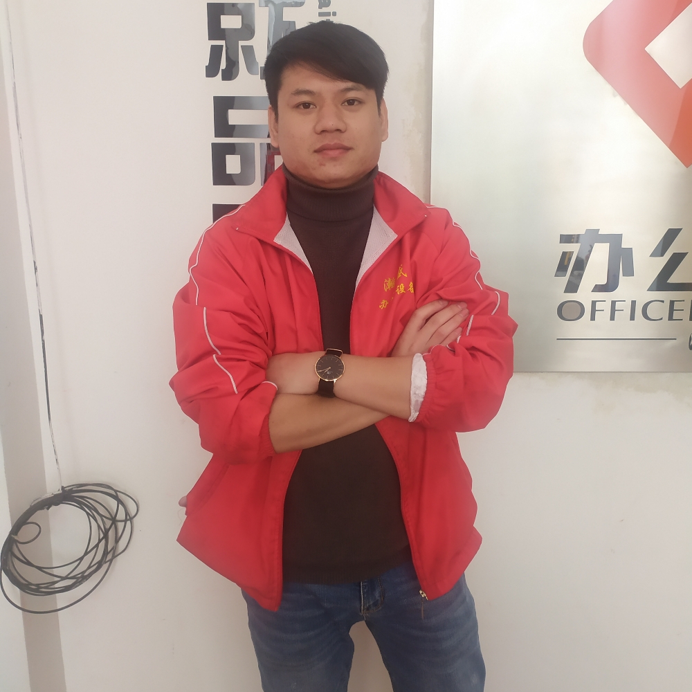 缓慢拿篮球的照片