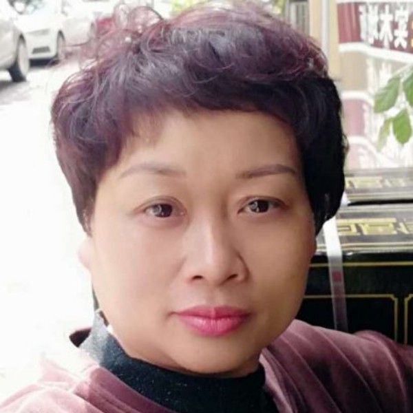 百居佳丽阿秋的照片