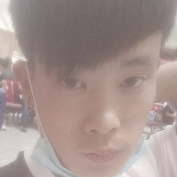 简直看着看着姐姐的照片