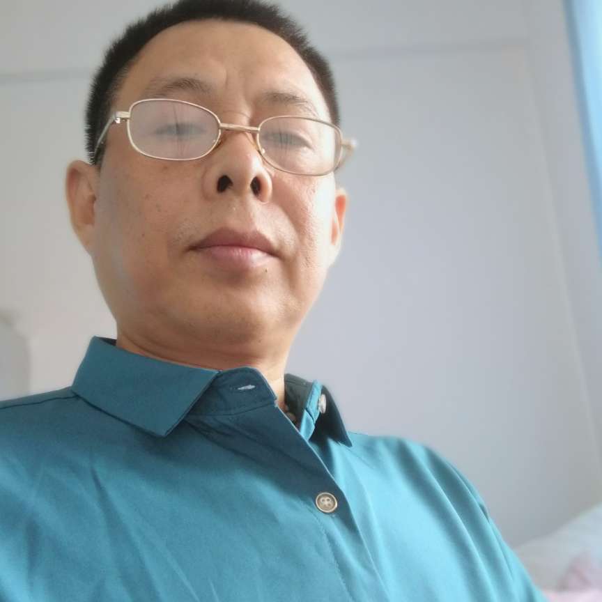 粗犷保卫滑板的照片