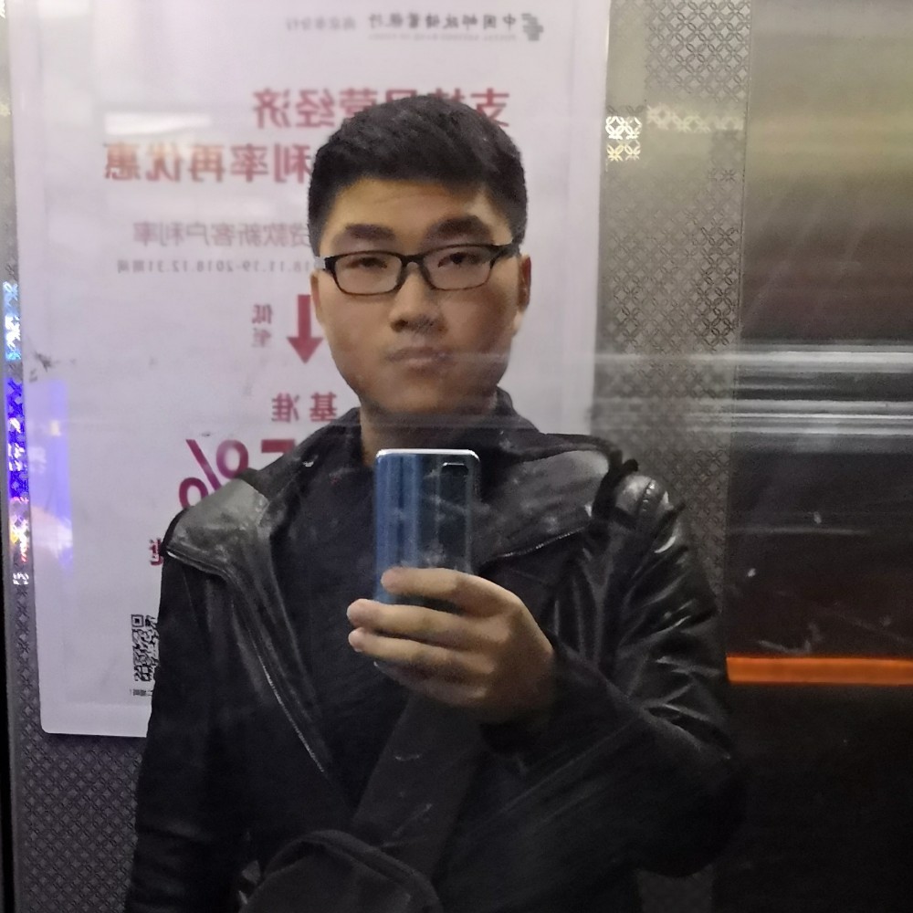 深白色。的照片