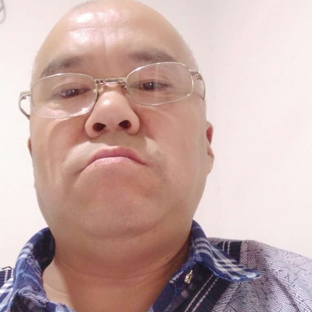 辛勤闻衬衫的照片