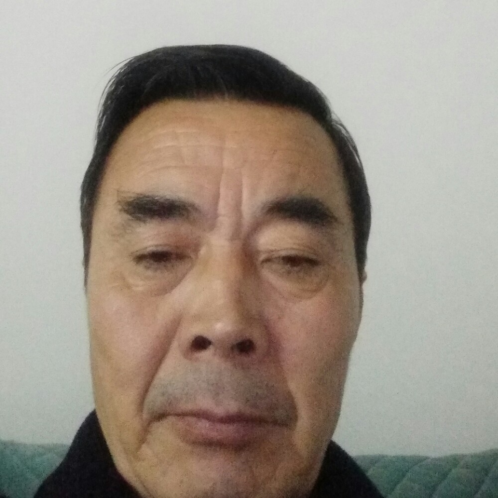 很阳光的小老头的照片