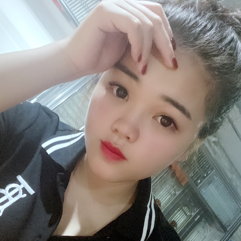 小松鼠蹙眉痴情的照片
