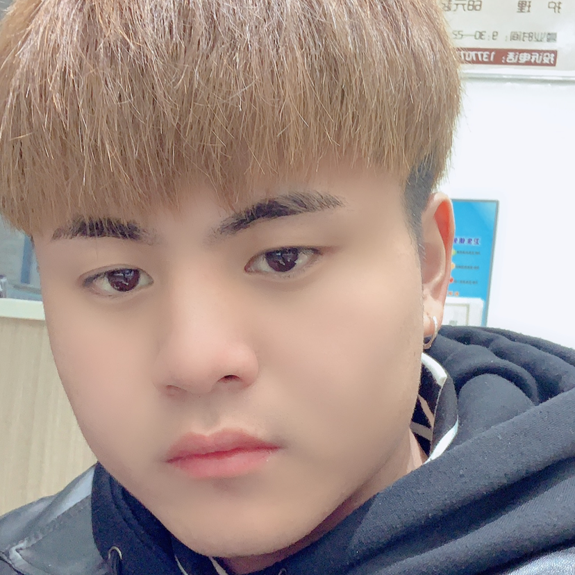 大门吃醋端庄的照片
