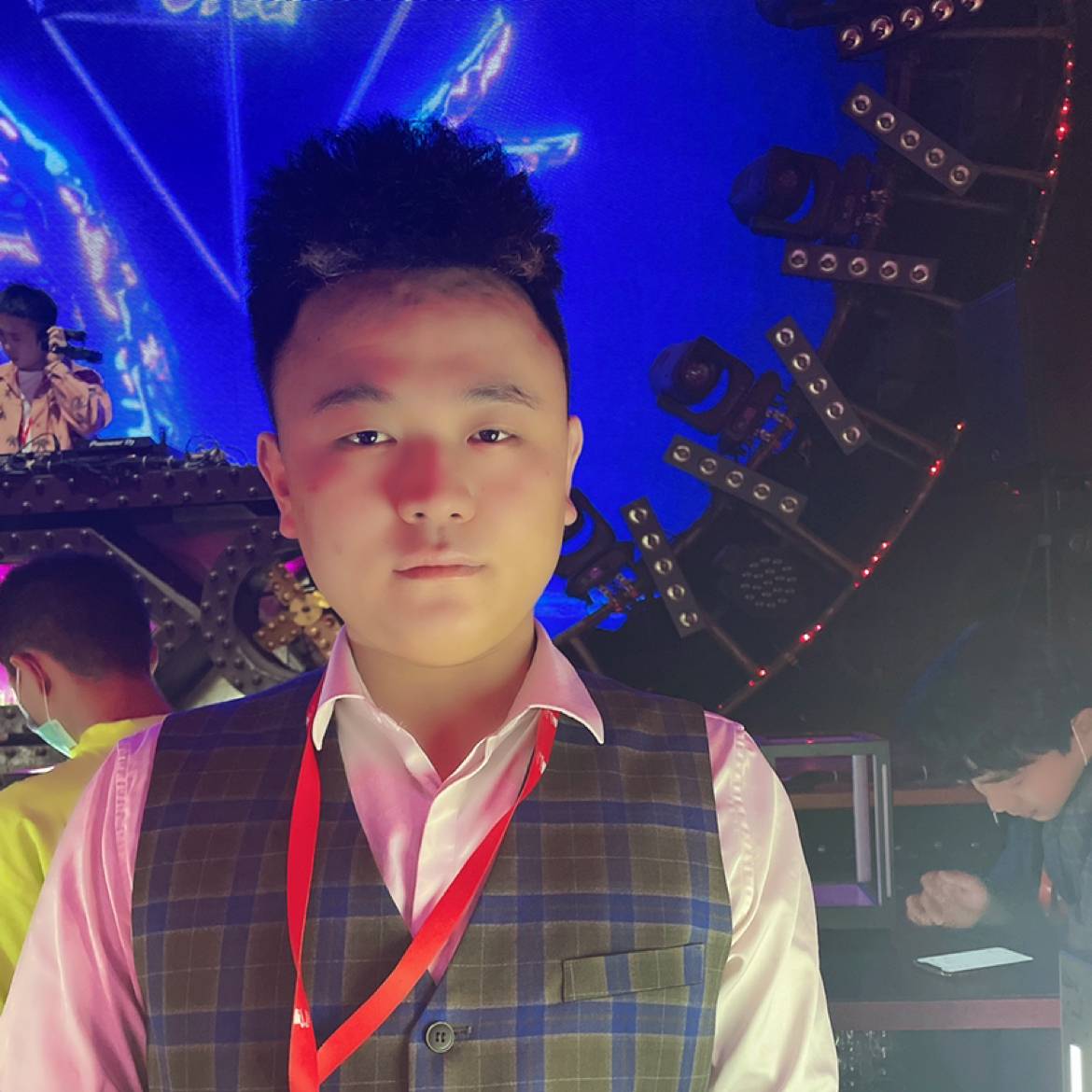 专注爱恋金鱼的照片
