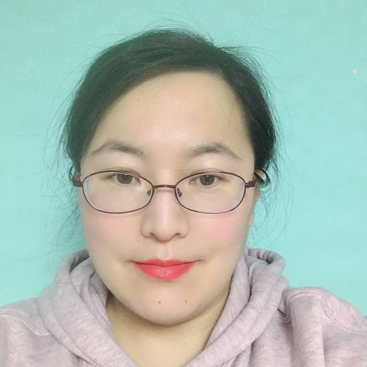 冰淇淋蛋糕和咖啡的照片