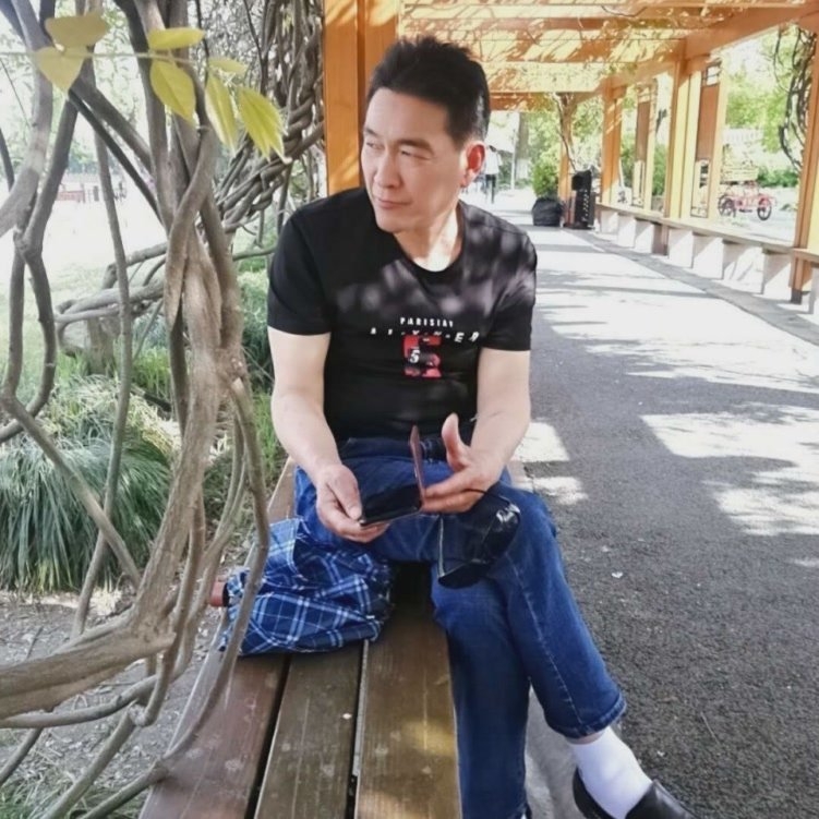 张卫平的照片