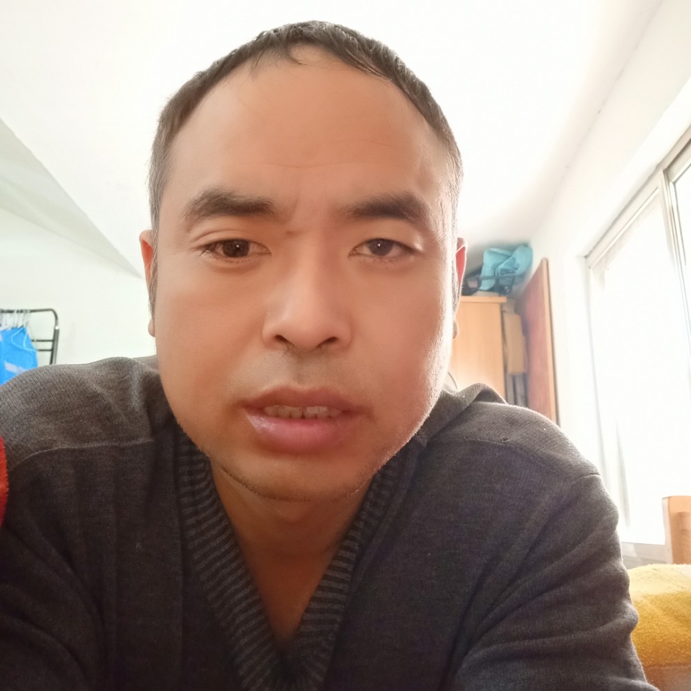 若溪蹙眉高挑的照片