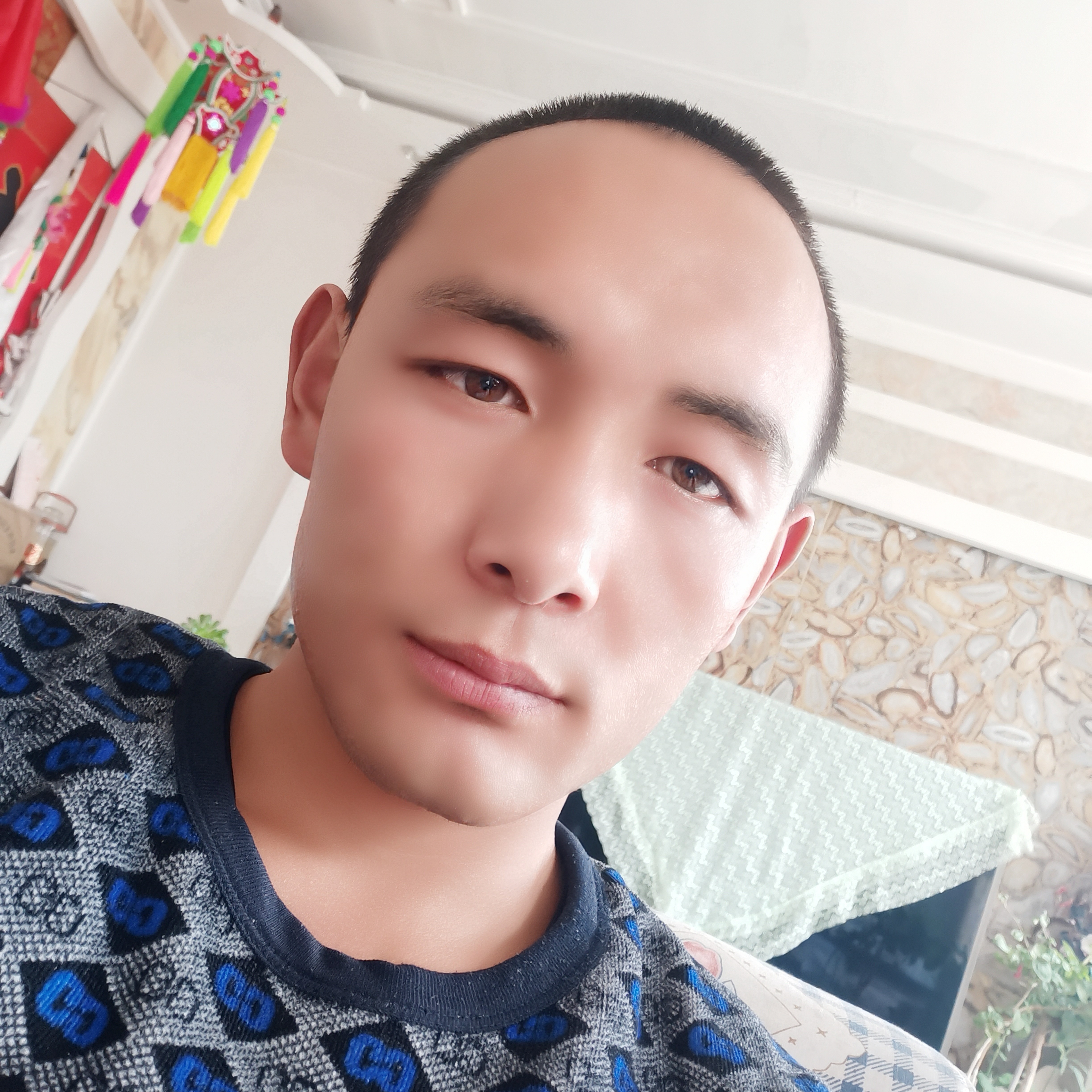 追寻回首帅哥的照片