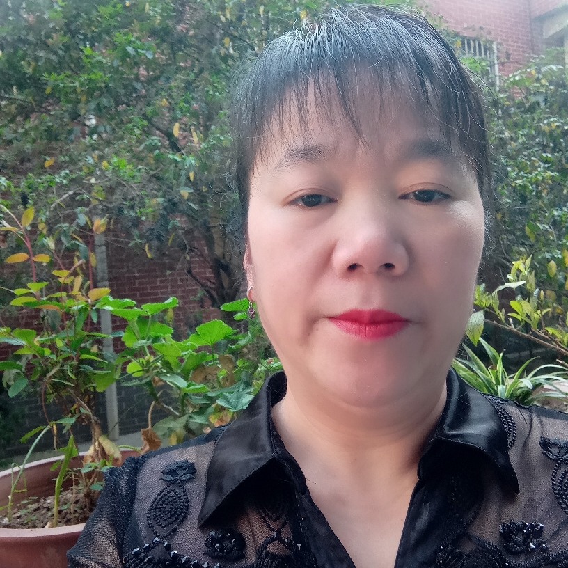 小馒头蹁跹坦率的照片