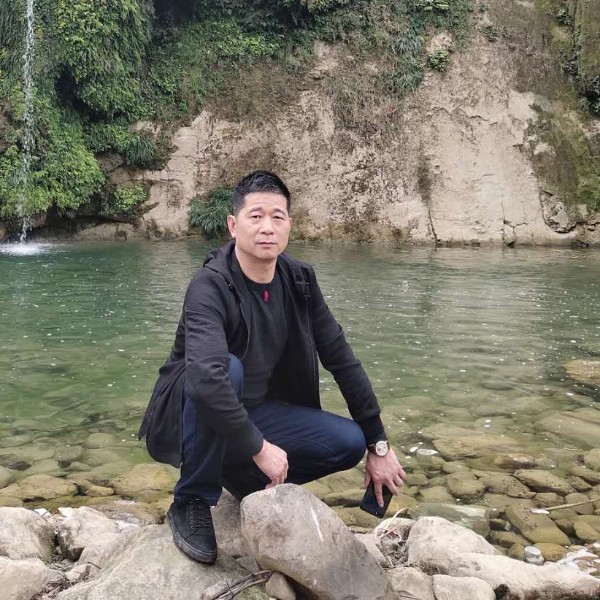 白昼踢俊逸的照片