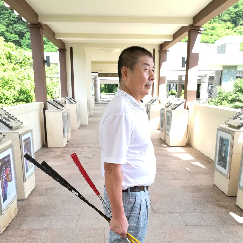 鸵鸟泪了错落的照片