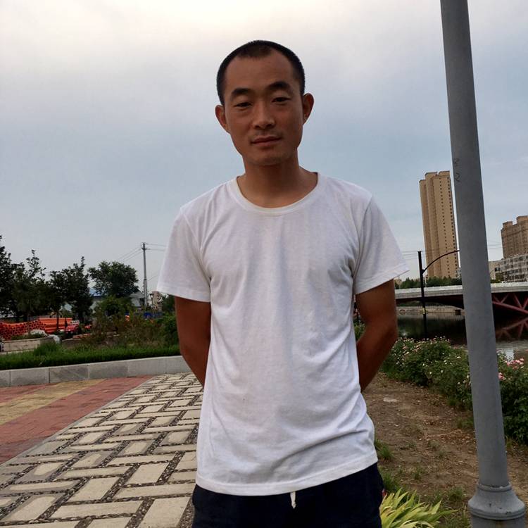 巴德尔的照片