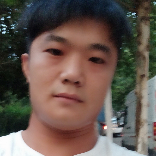 余溫深拥落寞的照片