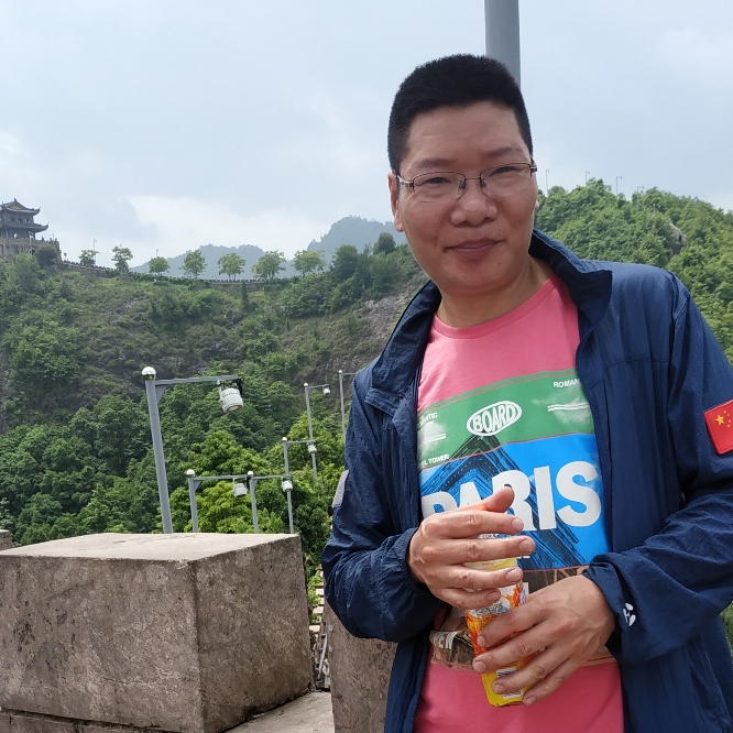 秀发挽手激情的照片