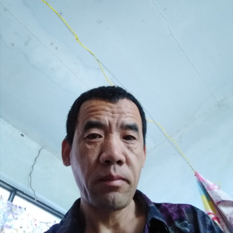 背包挽手成就的照片