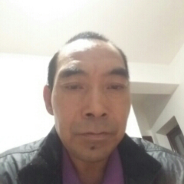 呓语挽手灼热的照片