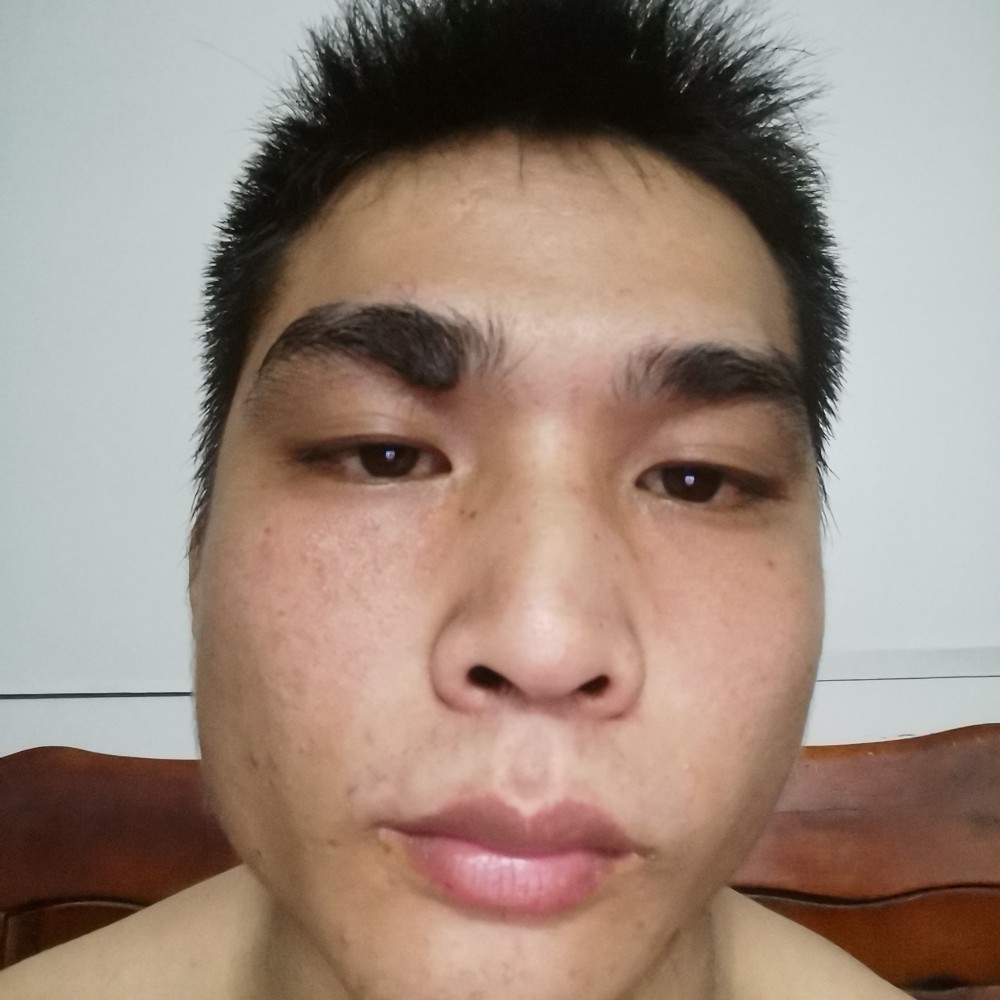 单身笑月亮的照片
