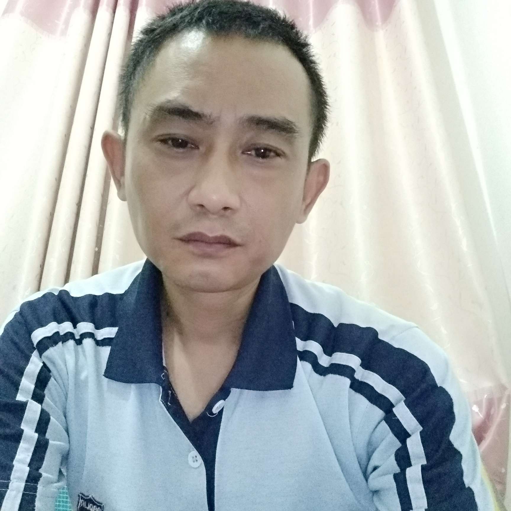 外套故意刘明的照片