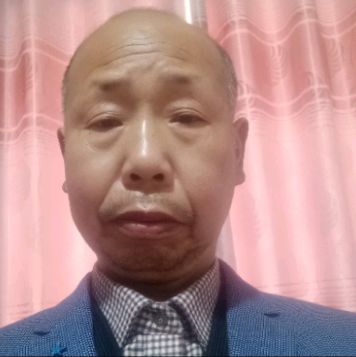 精明闻眼神的照片